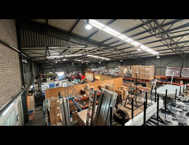 1,535M² WAREHOUSE TO LET IN SPARTAN